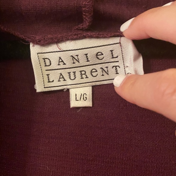 Maroon sweater - Picture 4 of 4